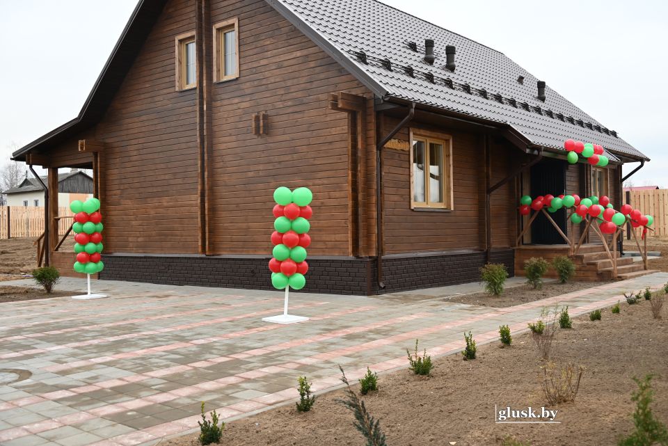 В Глуске торжественно открыли новый дом, построенный Глусским лесхозом